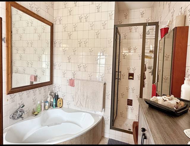 5 BEDROOM HOUSE FOR SALE IN THE HILL